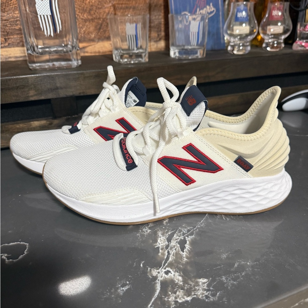 New Balance - Picture 4 of 5